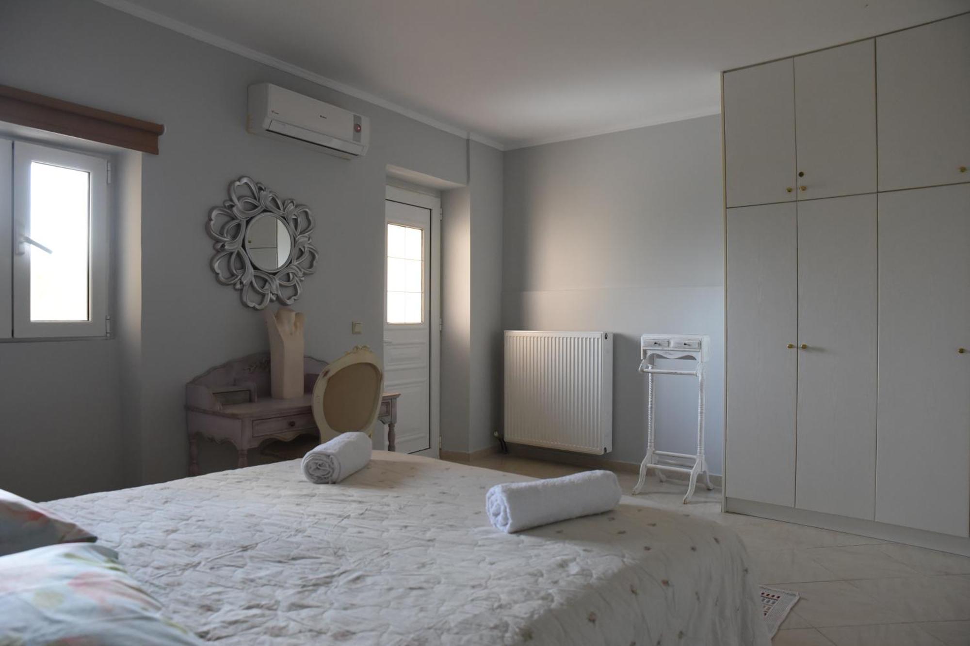 Villa Maxim In Corfu Town Anemomylos Exterior photo